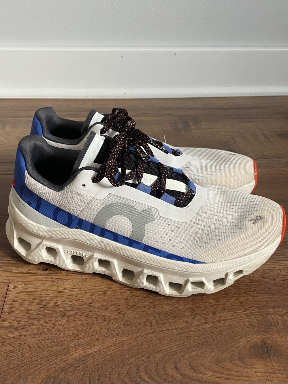 On Running Women’s Cloudmonster in Frost / Cobalt Size 8